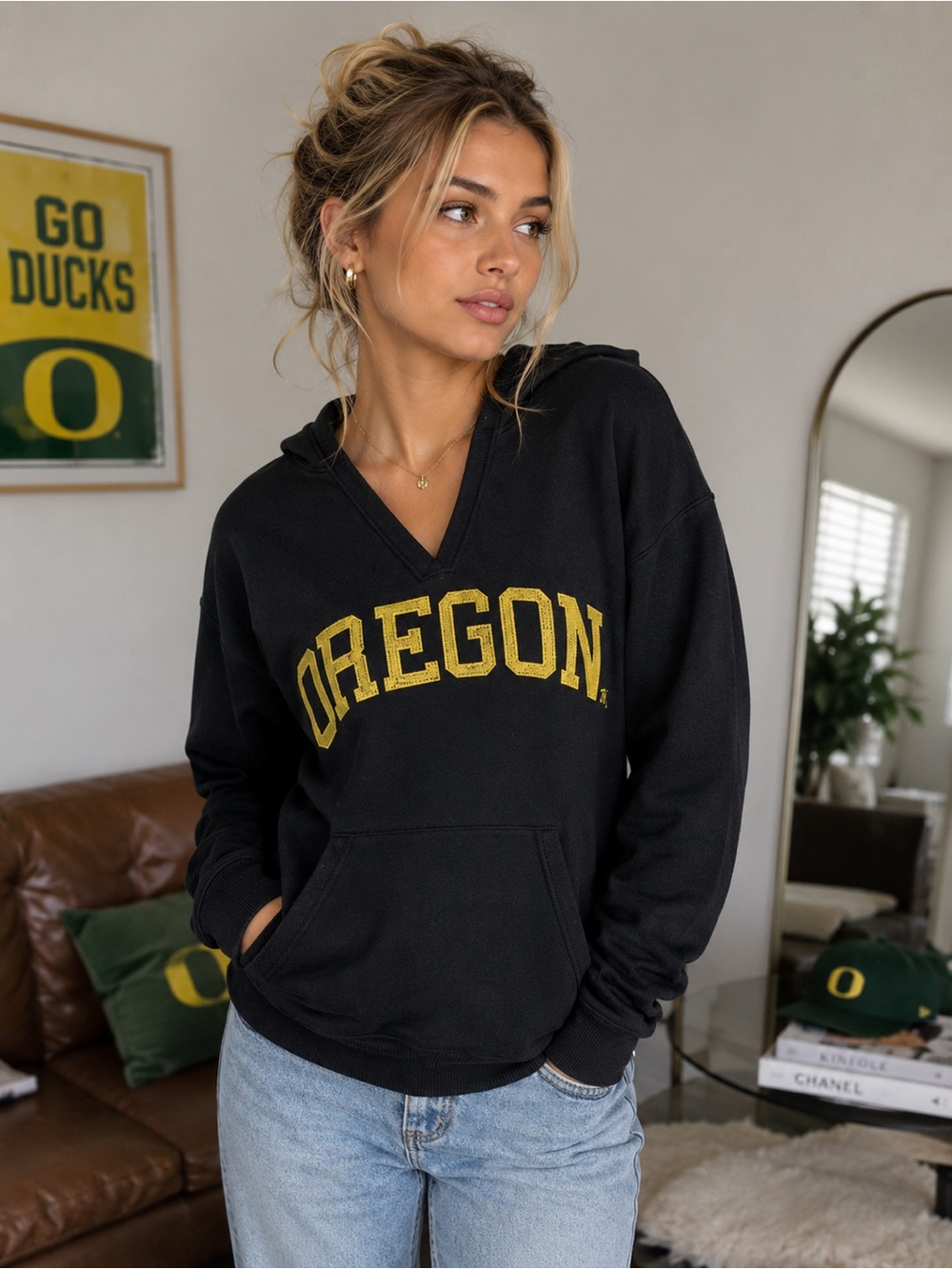 Oregon Ducks Women's Black Pullover Hoodie V-Neck Sweatshirt Y2K Football Size M